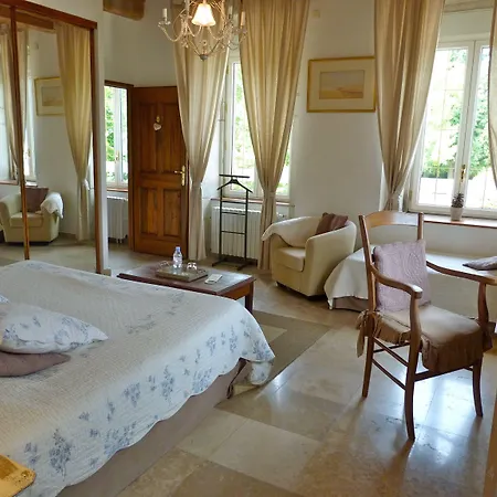 Domaine Du Manoir Bed & Breakfast